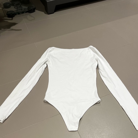 Aritzia Contour Bodysuit - Picture 1 of 3